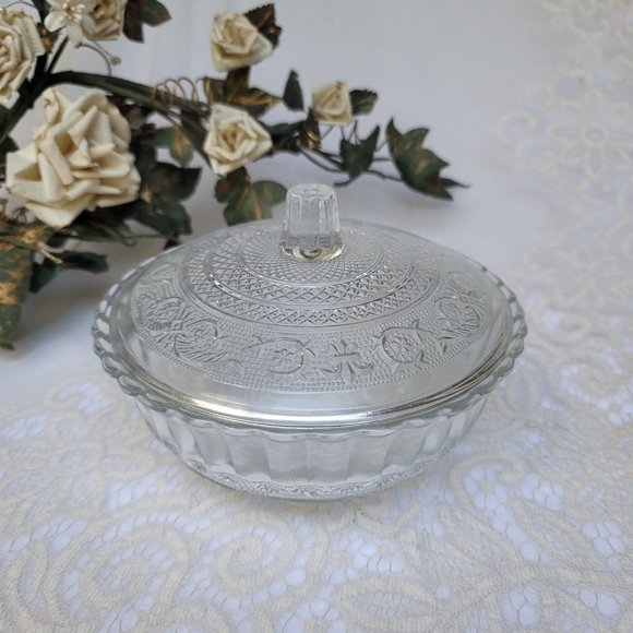 Cut Glass Clear Vintage Candy Dish with Lid Fluted Sides Holiday Table Lovely - Picture 3 of 9